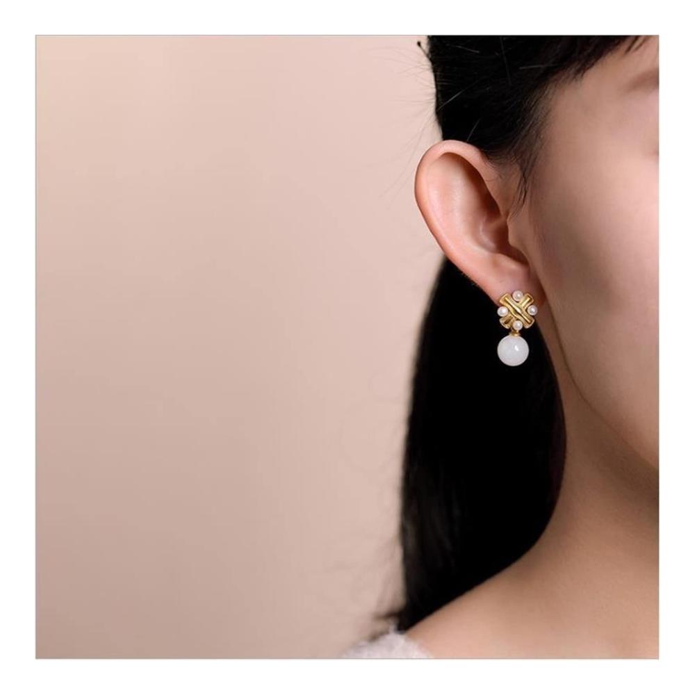 Elegante Weiße Jade-Perlenohrringe mit antikem Gold-Charme für Damen - Handgefertigt - 1 Paar