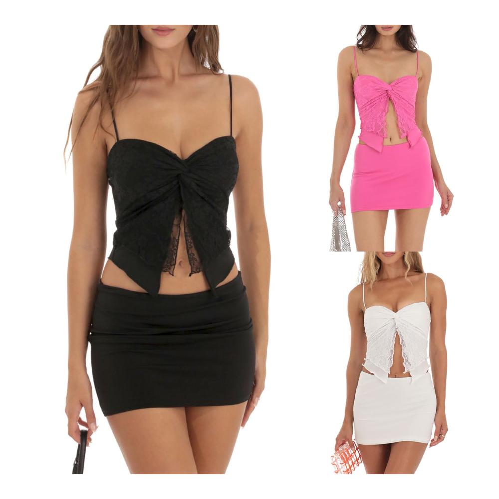 Verführerische Rock & Blazer Kombination für Damen Rosarotes Zweiteiliges Set mit Spitzen-Cami ärmellosem Blazer und Mini-Rock. Perfektes Urlaubsoutfit
