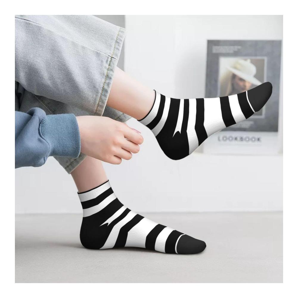 Knöchelhohe Socken Gemütliche und modische Socken für Damen und Herren mit Streifenmuster in Schwarz und Weiß