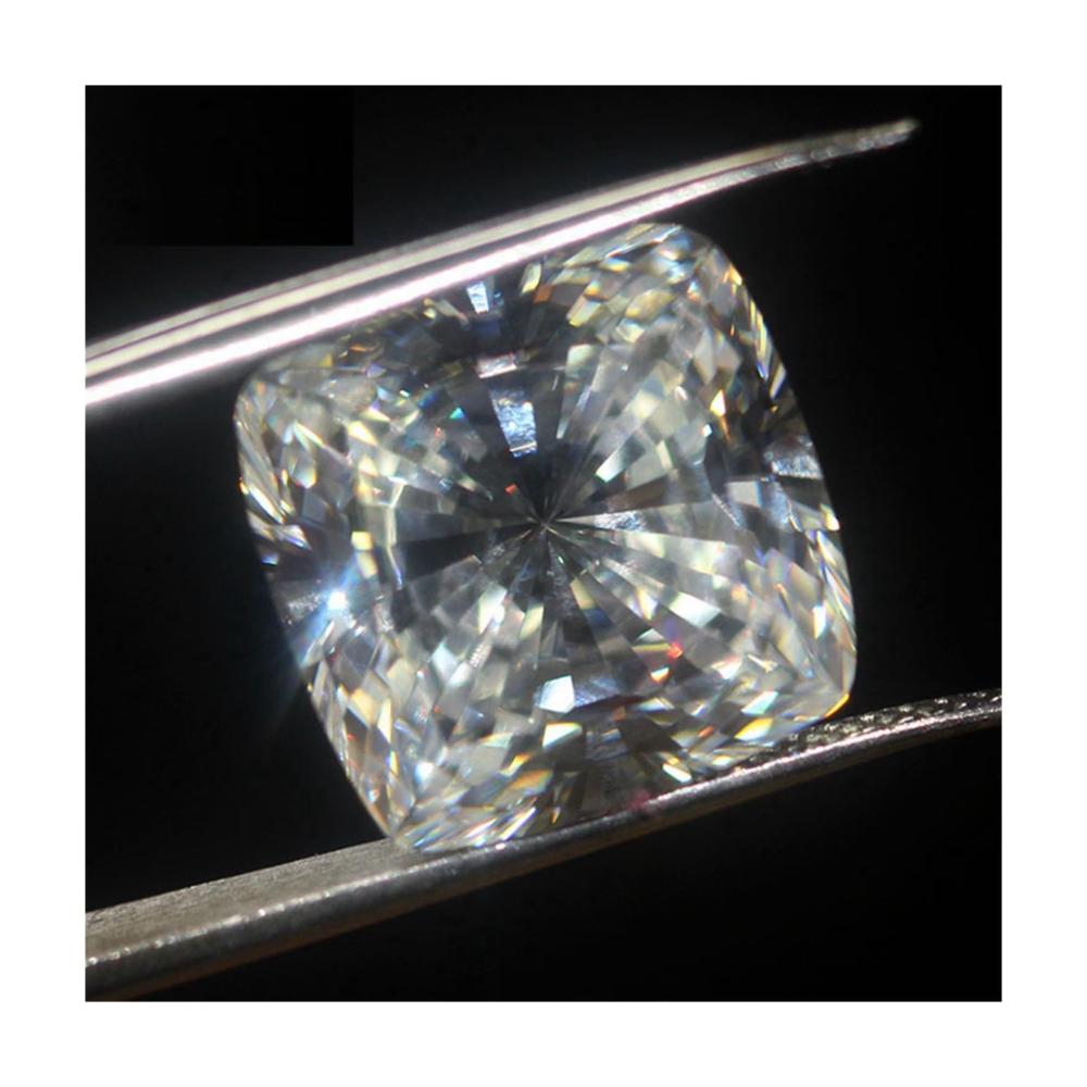 Brillanter Luxus Natürlicher weißer Saphir 14.0 Karat 12x12mm quadratischer Schnitt. AAAAA VVS Qualität für exquisite Schmuckstücke mit Edelsteinen. Entdecken Sie die Eleganz der Edelsteine
