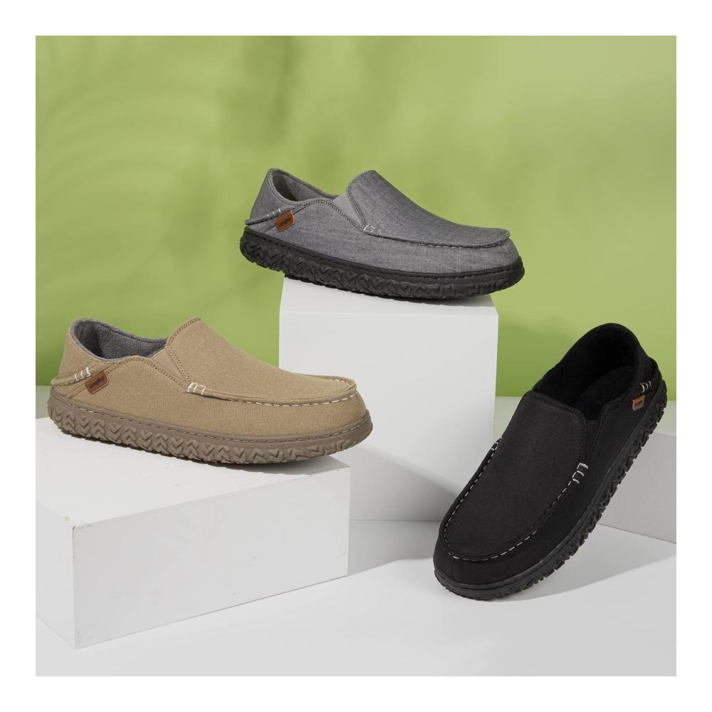 Erleben Sie ultimativen Komfort Herren Microsuede Mokassin Hausschuhe mit rutschfester Gummisohle und Memory Foam für unvergleichliche Gemütlichkeit. Jetzt mit verstellbaren elastischen Gores