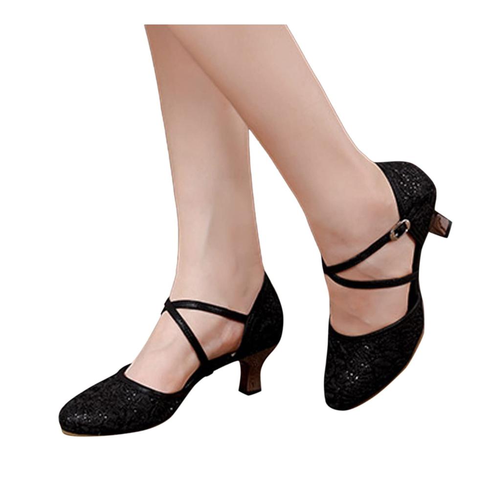 Entdecken Sie die Magie des Tanzes mit unseren Damen Standard- und Latein-Tanzschuhen! Perfekt für jede Party Ballsaal oder moderne Tanzübung. Glitzernd professionell und voller Stil