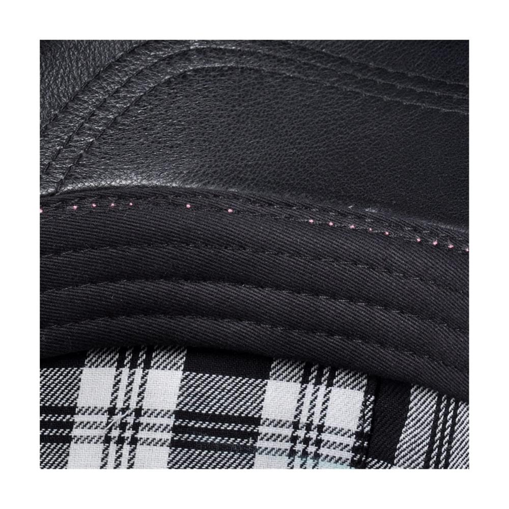 Stilvoller Panamahut Elegante Damenmode in Rosa. Exklusiver Leder-Snapback für Streetwear-Enthusiasten. Erleben Sie den Luxus des Panama-Designs