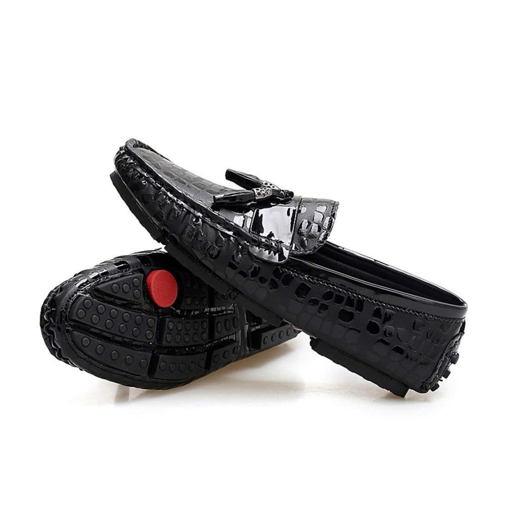Erfrische deinen Stil mit zeitlosen Slippern & Mokassins Herrenmode zum Hineinschlüpfen für Freizeit Arbeit & Partys. Hol dir jetzt diese flachen Schuhe