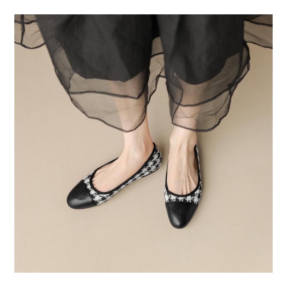 Elegante Damen Segelschuhe Bequeme Slip-On Flachschuhe aus echtem Leder für stilvolle Segeltörns und entspannte Tage an Deck. Perfekter Mix aus Stil und Komfort
