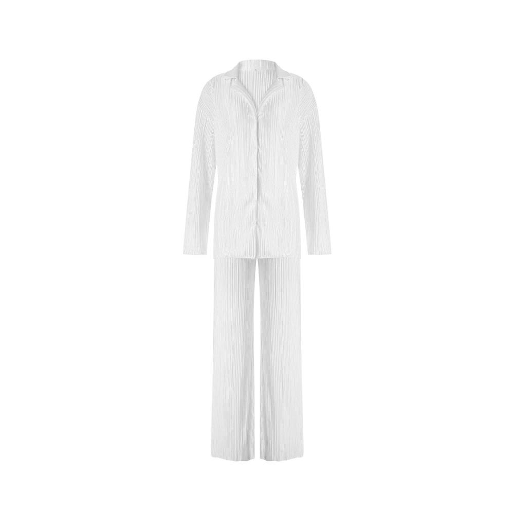 Entdecken Sie zeitlose Eleganz Damen Hosenanzug Set mit Plissee Outfit und eleganter Bluse. Perfekt für Fashionistas die Stil und Komfort schätzen. Jetzt erhältlich