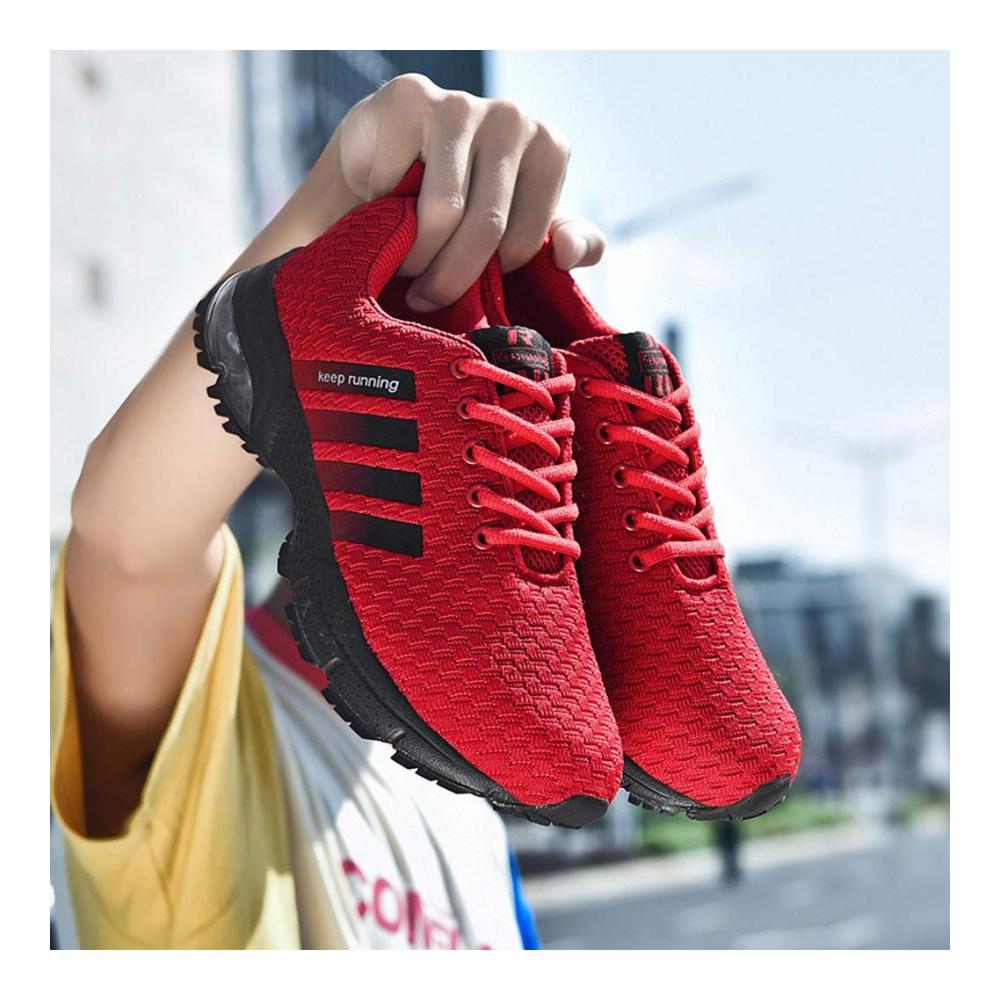Verpassen Sie Ihrem Stil einen neuen Kick mit unseren Herren-Espadrilles! Perfekt für lässige Spaziergänge oder sportliche Aktivitäten auf Asphalt. Holen Sie sich Ihre neuen Lieblingsschuhe jetzt