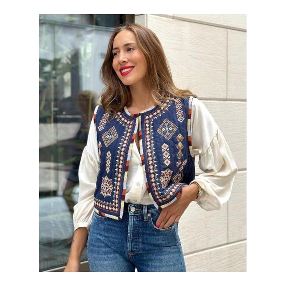 Edle Damen-Strickjacke Vintage-Stickerei Blumenmuster & stilvolle Offenheit. Kuschelig und trendig zugleich! Jetzt zugreifen und stilvoll bleiben