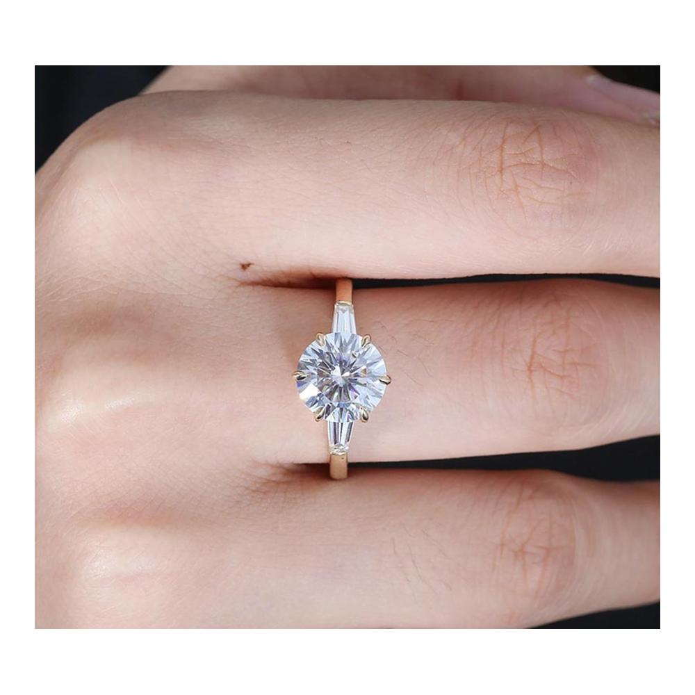 Entdecken Sie strahlende Schönheit Damen Verlobungsringe aus Gelbgold mit 3ct Moissanite. Einzigartig und zeitlos perfekt für Ihre Hochzeit