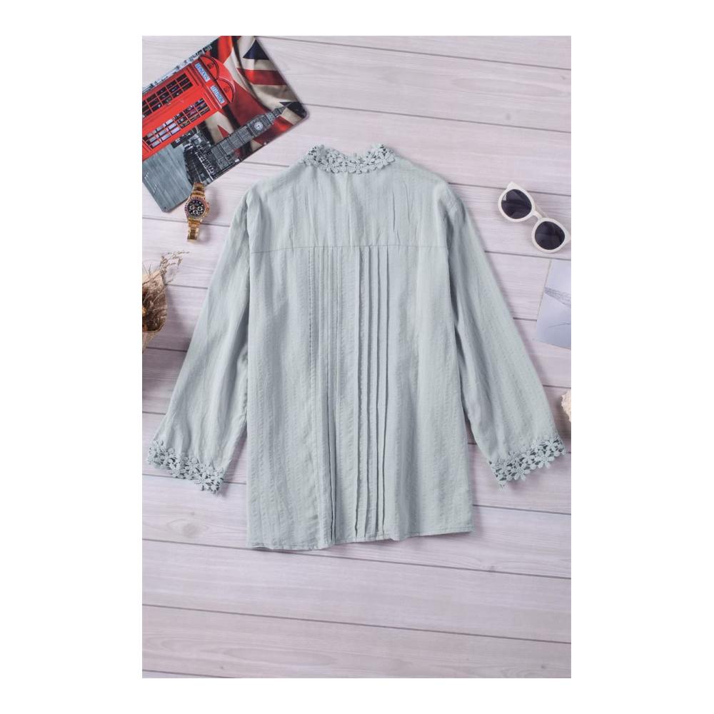 Entdecke zeitlose Eleganz Blusen & Tuniken für jeden Anlass! Damen Oberteile mit raffinierten Details Knopfleiste Spitze Stickerei. Stilvoll und vielseitig für deine Garderobe