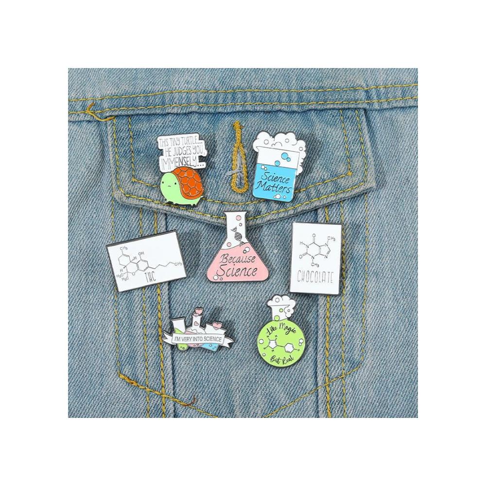Einzigartige 10-teilige Broschen & Anstecknadeln Kollektion Emaille Pins Set mit Chemie-Flaschenmotiven perfekt für Frauen als stilvolle Revers-Accessoires