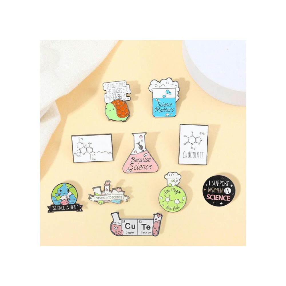 Einzigartige 10-teilige Broschen & Anstecknadeln Kollektion Emaille Pins Set mit Chemie-Flaschenmotiven perfekt für Frauen als stilvolle Revers-Accessoires