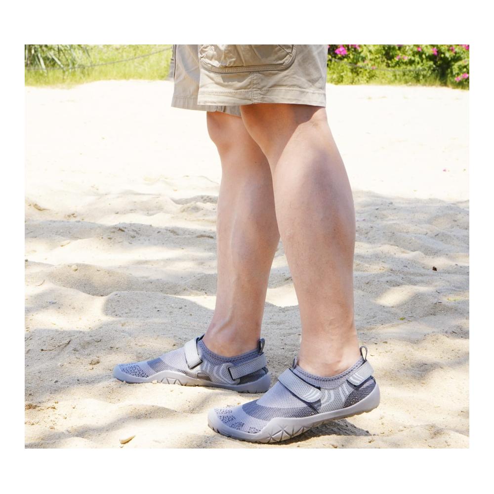 Entdecken Sie Aqua Schuhe Leichte Wassersportschuhe für Damen & Herren ideal für Fitness und Traillauf. Schnelltrocknend und in Größen 36-46 erhältlich