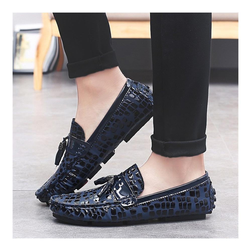 Erfrische deinen Stil mit zeitlosen Slippern & Mokassins Herrenmode zum Hineinschlüpfen für Freizeit Arbeit & Partys. Hol dir jetzt diese flachen Schuhe