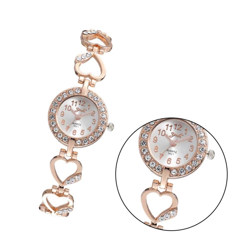 Entzückende Roségold-Armbanduhr Luxuriöse Damen Analog Quarz Armbanduhr mit funkelnden Strasssteinen und modischem Herzdesign. Perfektes Geburtstagsgeschenk für stilbewusste Frauen