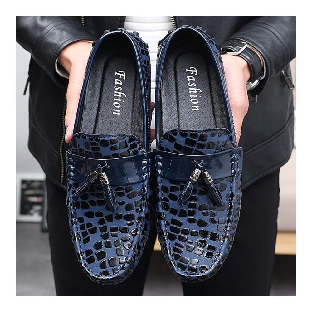Erfrische deinen Stil mit zeitlosen Slippern & Mokassins Herrenmode zum Hineinschlüpfen für Freizeit Arbeit & Partys. Hol dir jetzt diese flachen Schuhe