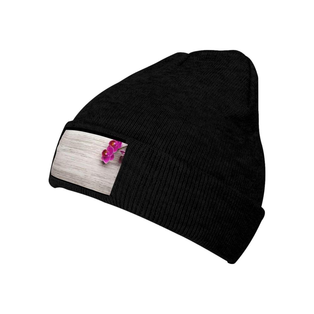 Entdecke den ultimativen Winterstil Unisex Strickmütze mit warmem Orchideen-Druck für Damen und Herren. Perfekte Skimütze für gemütliche Wintertage
