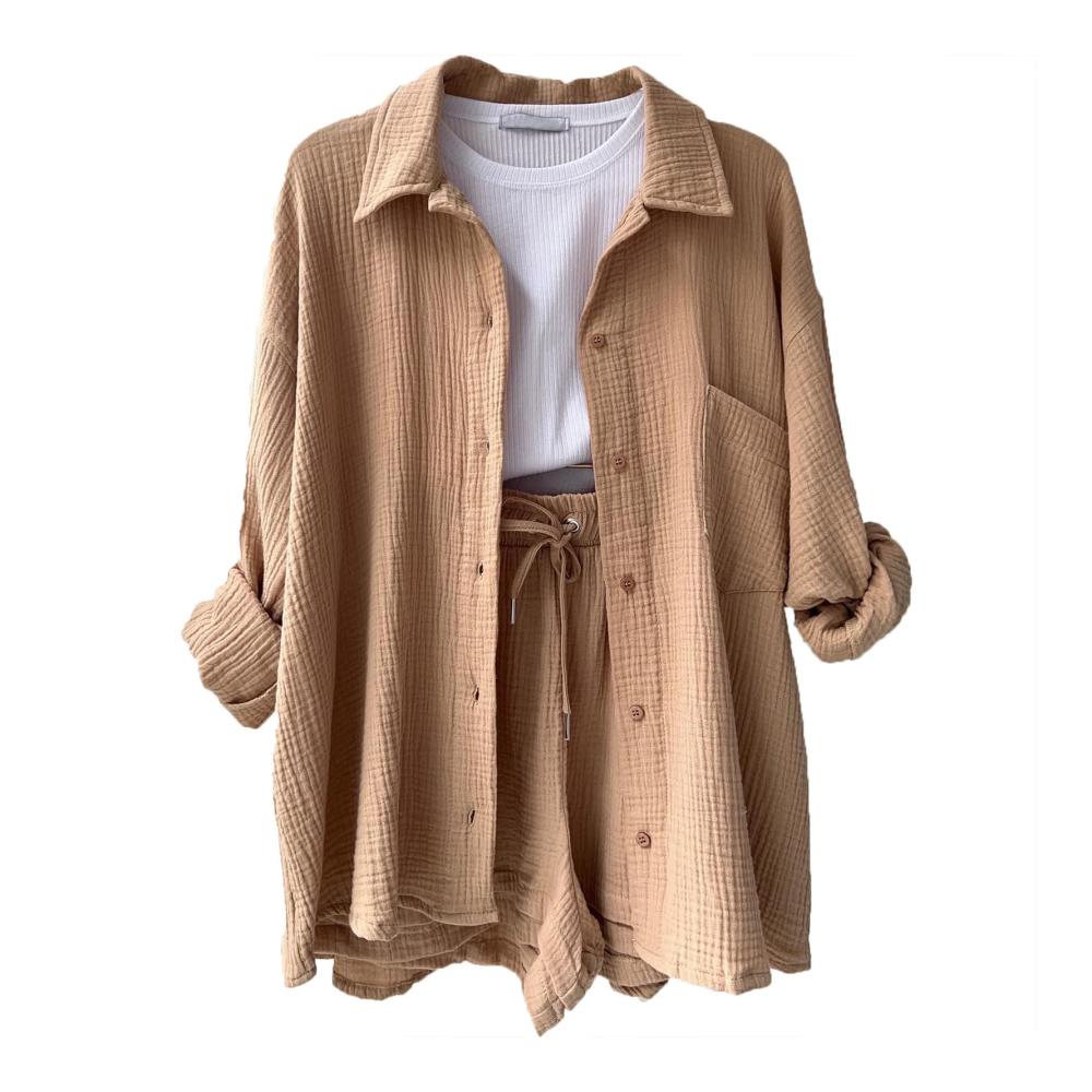 Sfit Damen Sommer Plissee Zweiteiler Eleganter Hosenanzug mit High Waist Shorts und Freizeitbluse – Perfekt für Y2K Streetwear und Casual Chic. Jetzt auf