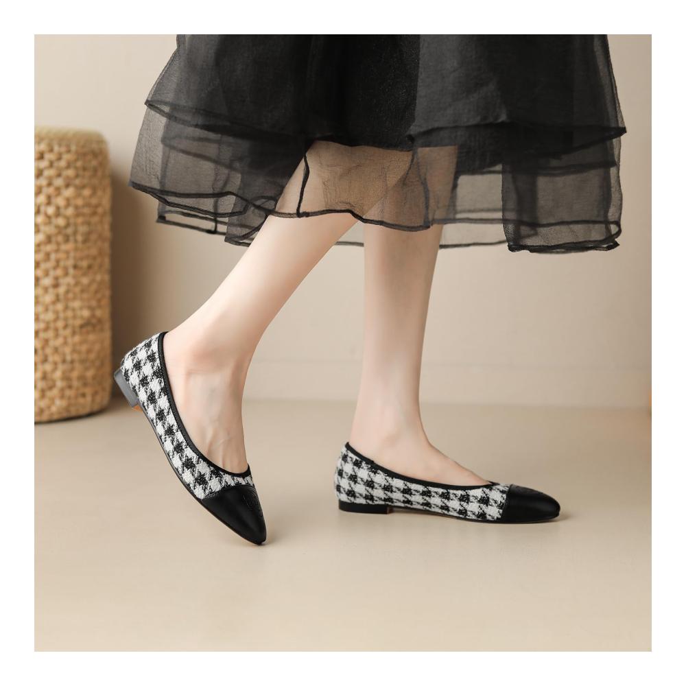 Elegante Damen Segelschuhe Bequeme Slip-On Flachschuhe aus echtem Leder für stilvolle Segeltörns und entspannte Tage an Deck. Perfekter Mix aus Stil und Komfort