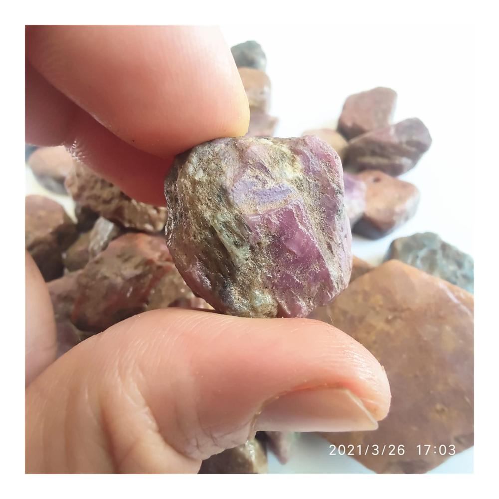 Entdecken Sie die Schönheit der Natur Echte Edelsteine - Vielfältige Auswahl an seltenen Korundsteinen perfekt für DIY-Schmuck und Kristallproben