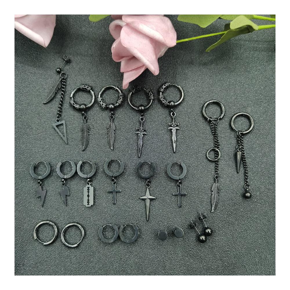 Stilvoll punkig 21-teiliges Set Edelstahl-Ohrringe für Herren mit Creolen Anhängern und Ohrsteckern in Schwarze Kpop Huggie Ohrringe. Holen Sie sich jetzt Ihren einzigartigen Look
