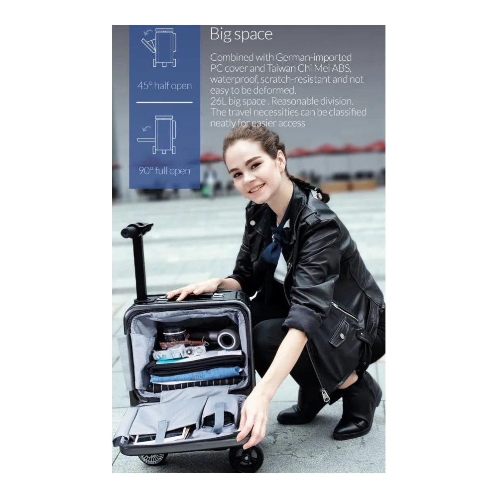 Ultimatives Handgepäck Intelligenter Reitkoffer mit Rollerfunktion verstecktem Teleskopwagen und TSA-Zahlenschloss für Sicherheit. Großes Fassungsvermögen federleicht in elegantem Schwarz