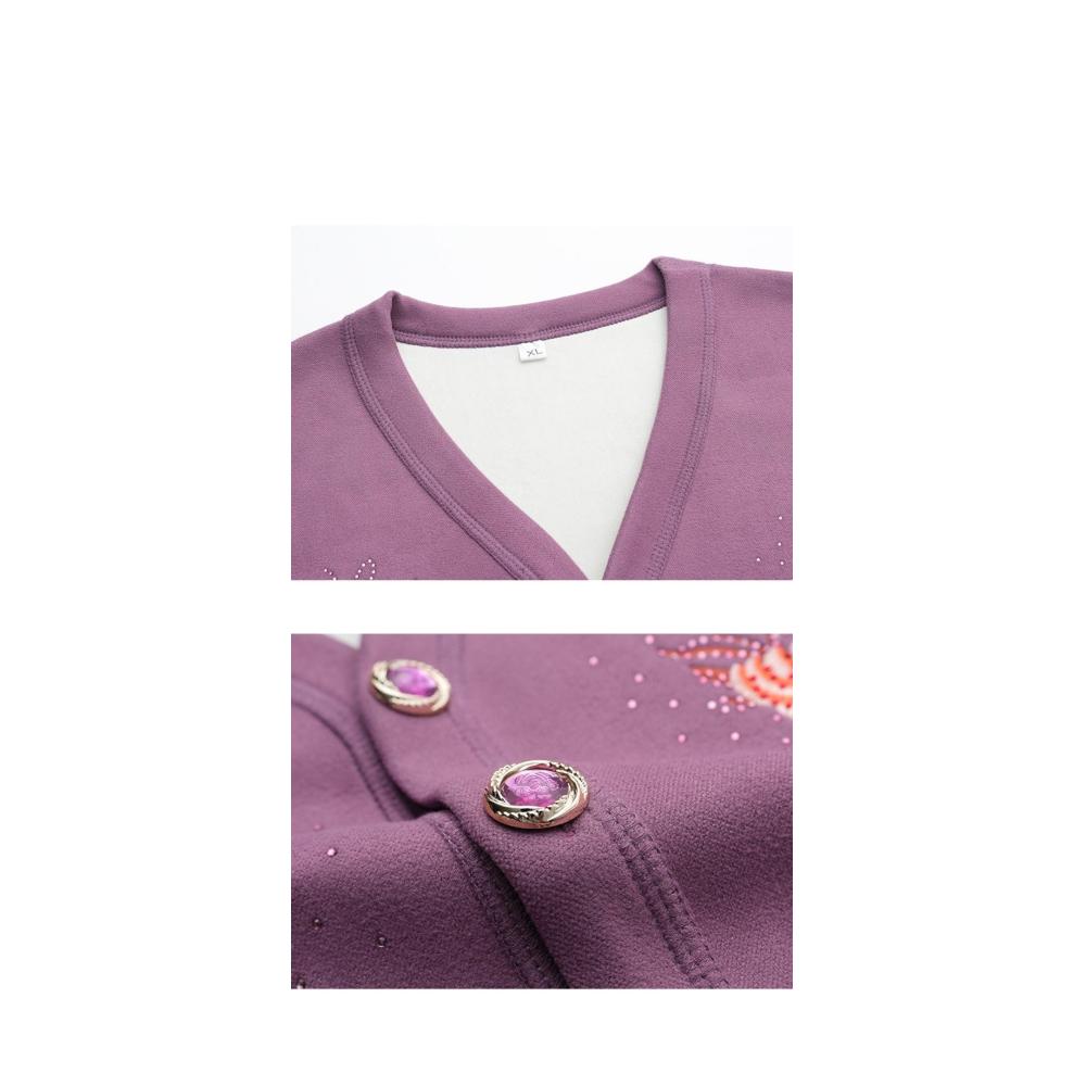 Entdecken Sie den zeitlosen Komfort Gestrickter Pullover mit V-Ausschnitt für Damen mittleren Alters. Warm ärmellos und stilvoll. Perfekt für den Winter. Vintage-Chic mit praktischen Taschen