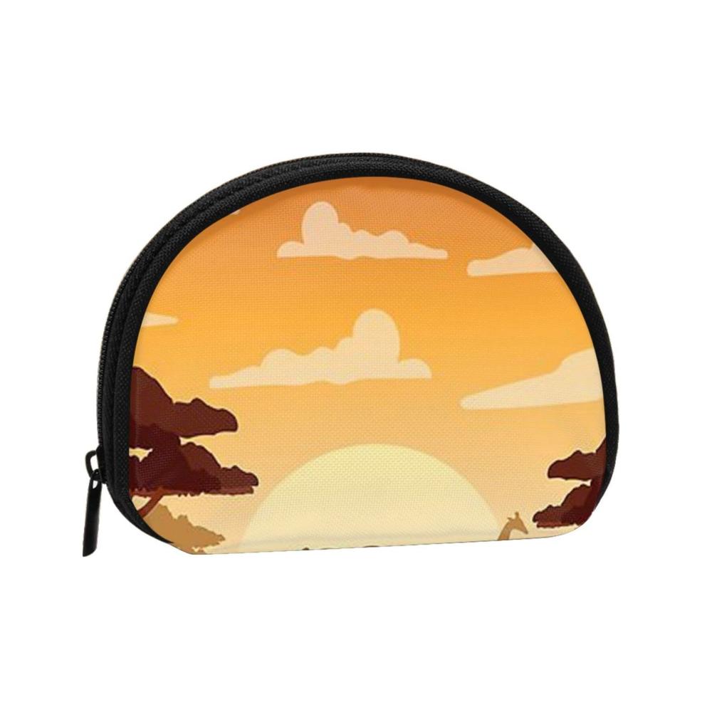 Elefant und Giraffe im Sonnenuntergang