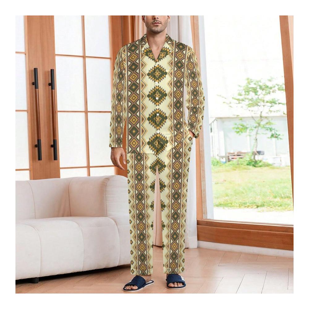 Entdecken Sie den ultimativen Komfort Herren V Ausschnitt Pyjama Set mit Indianer-Design und praktischen Taschen. Perfekt für erholsame Nächte