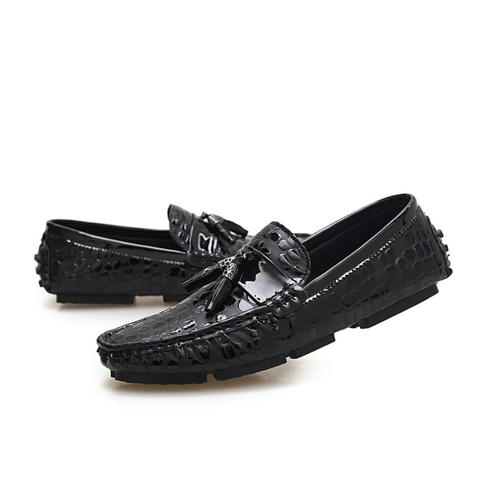 Erfrische deinen Stil mit zeitlosen Slippern & Mokassins Herrenmode zum Hineinschlüpfen für Freizeit Arbeit & Partys. Hol dir jetzt diese flachen Schuhe