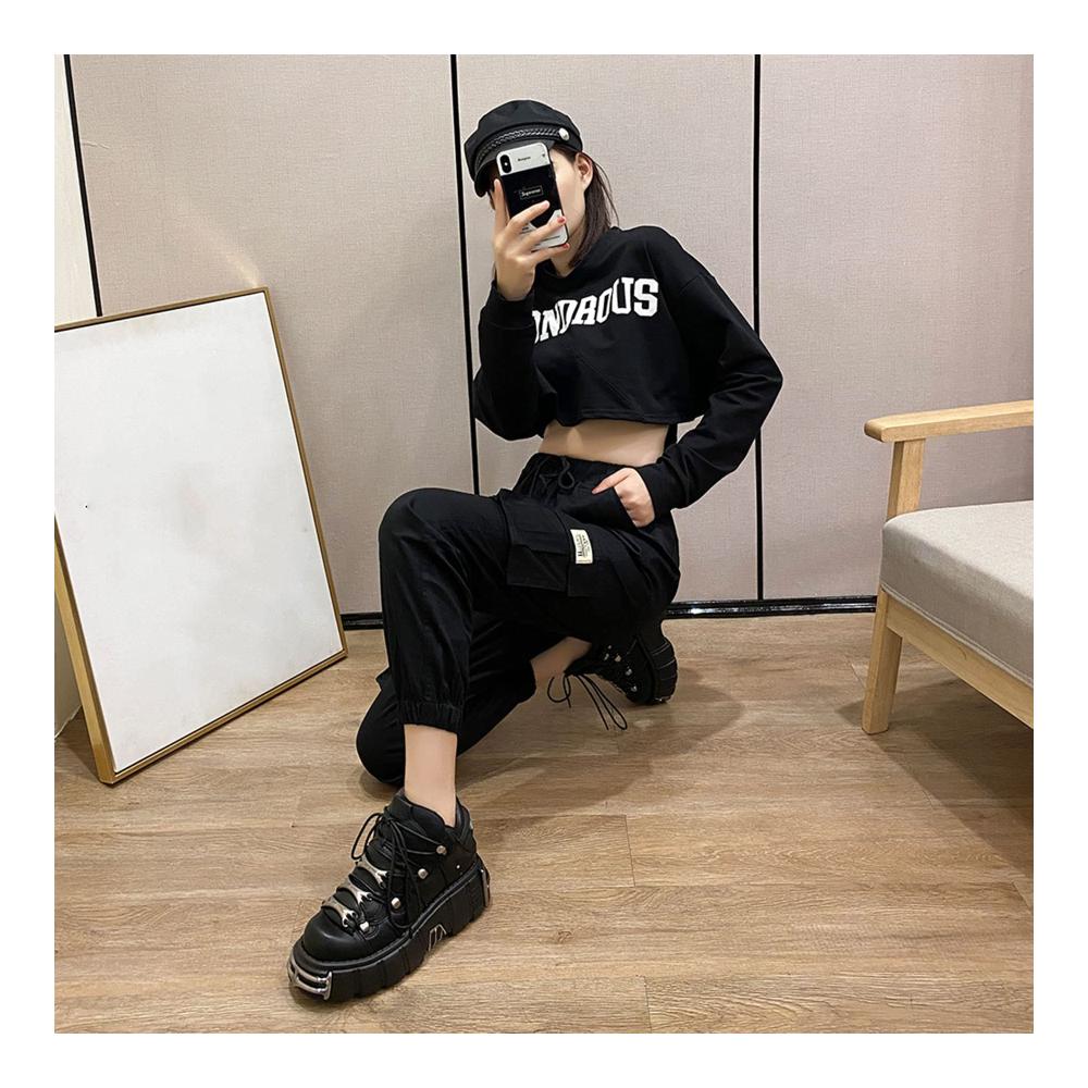 Erobern Sie die Straße mit DONLIS Damen High Heel Stiefeln Heavy Metal Rock Style Gothic Plateau & Punk Chunky Heels. Jetzt erhältlich lassen Sie sich diesen Style nicht entgehen