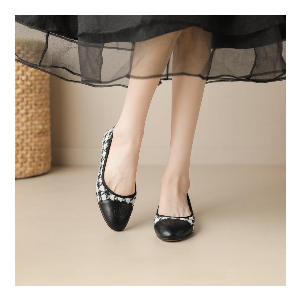 Elegante Damen Segelschuhe Bequeme Slip-On Flachschuhe aus echtem Leder für stilvolle Segeltörns und entspannte Tage an Deck. Perfekter Mix aus Stil und Komfort