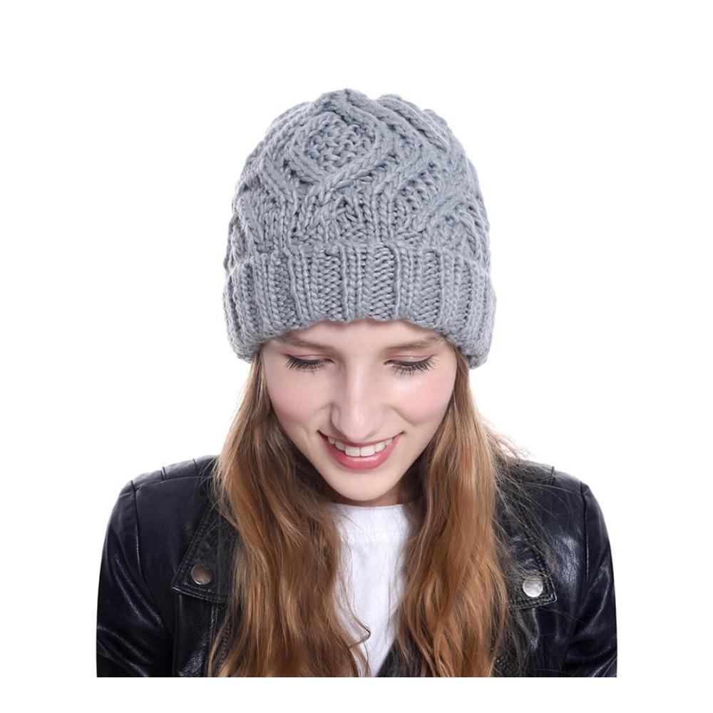 Behalte den Winter im Griff mit unserer hochwertigen Unisex Strickmütze! Perfekt gestrickt für Wärme und Stil. Holen Sie sich jetzt Ihre neue Lieblingsmütze für Herren und Damen