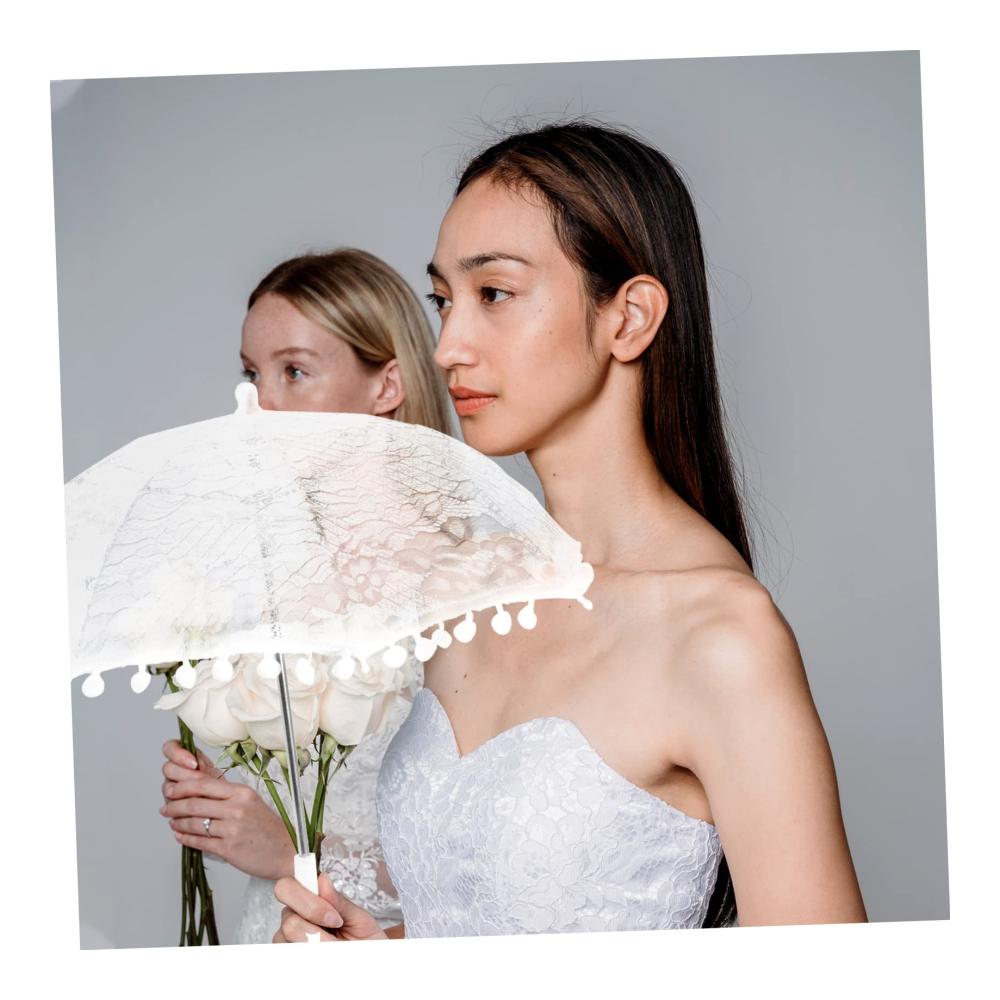 Entdecken Sie den zeitlosen Charme Stockschirme für stilvolle Mädchen. Vintage-Design mit Spitze perfekt als Geschenk für Blumenmädchen Hochzeiten und mehr