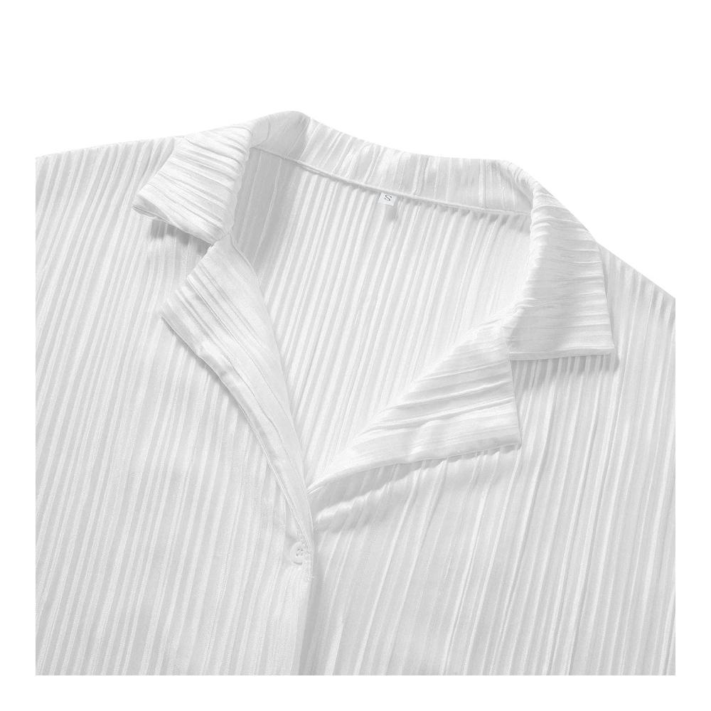Entdecken Sie zeitlose Eleganz Damen Hosenanzug Set mit Plissee Outfit und eleganter Bluse. Perfekt für Fashionistas die Stil und Komfort schätzen. Jetzt erhältlich