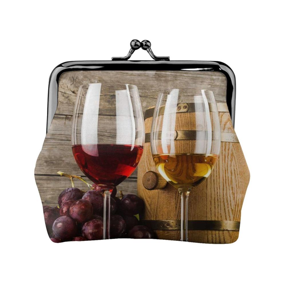 Rotwein Galssen & Trauben mit Holz