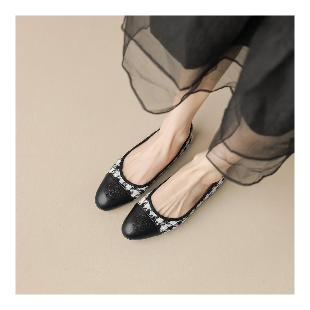 Elegante Damen Segelschuhe Bequeme Slip-On Flachschuhe aus echtem Leder für stilvolle Segeltörns und entspannte Tage an Deck. Perfekter Mix aus Stil und Komfort