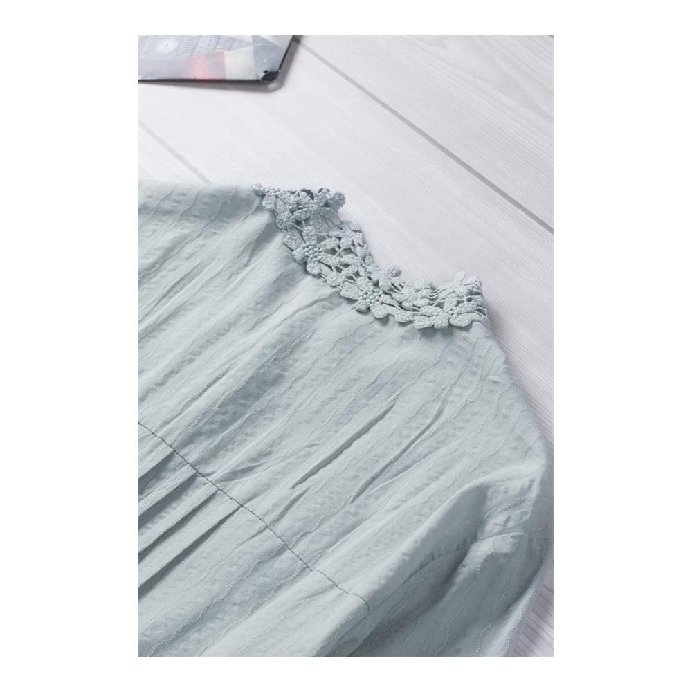 Entdecke zeitlose Eleganz Blusen & Tuniken für jeden Anlass! Damen Oberteile mit raffinierten Details Knopfleiste Spitze Stickerei. Stilvoll und vielseitig für deine Garderobe