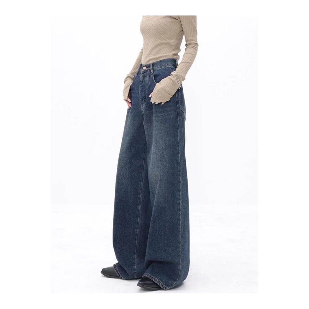 Entdecke den zeitlosen Stil Weite Damen Jeanshosen in Blau mit hoher Taille für den Vintage-Look. Lässige gerade geschnittene Denim-Hose in voller Länge