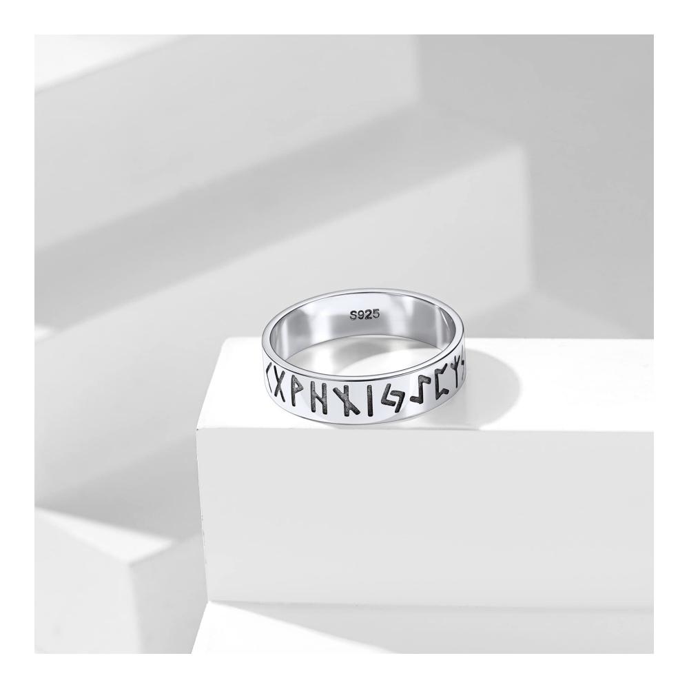 Entdecken Sie die Macht der Wikinger 925 Silber Ringe mit Wikinger Runen - Hip Hop Style perfekt für Herren und Damen. Ihr einzigartiges Siegelring-Erlebnis