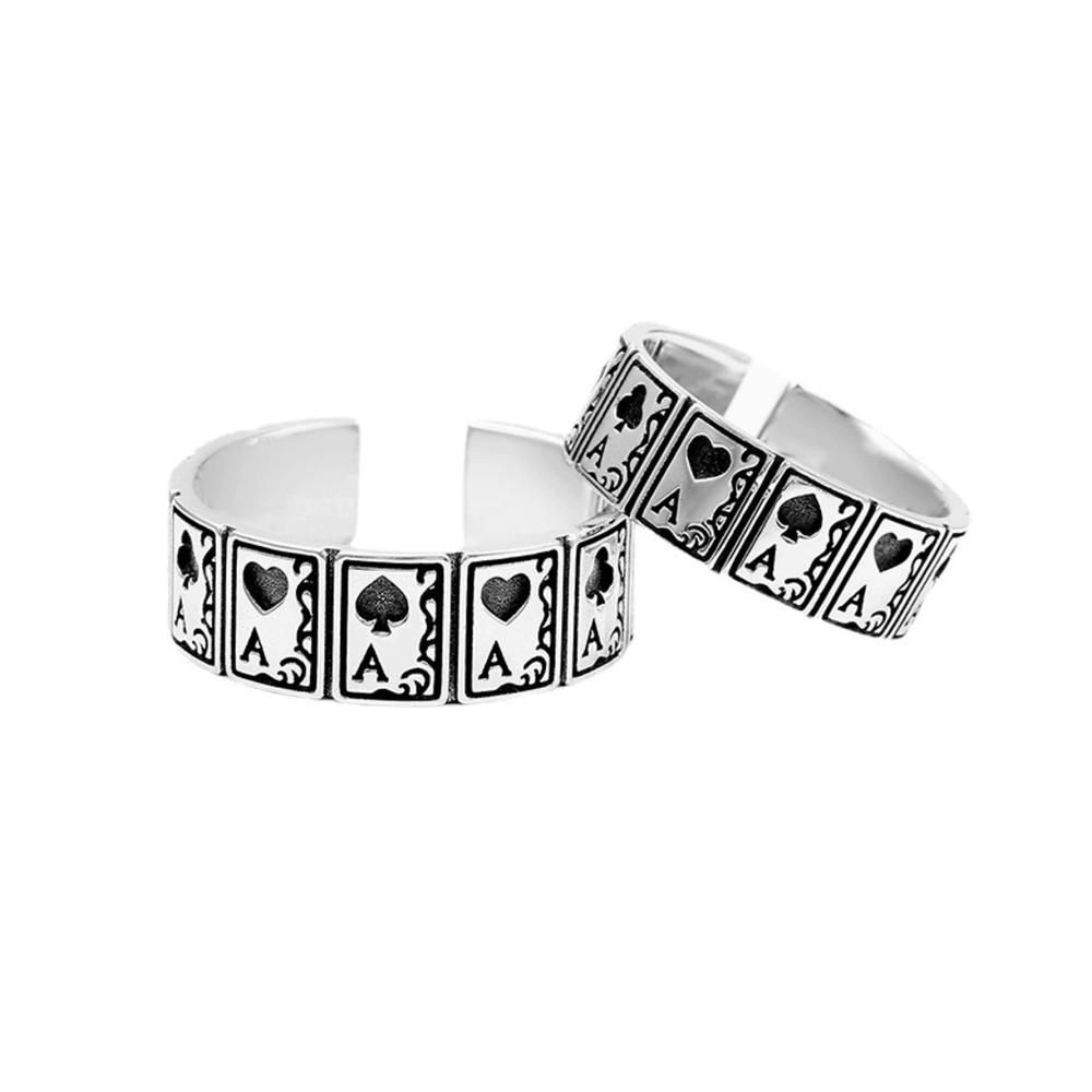 Entdecken Sie stilvolle Herren Ringe Signature Edelstahl Jubiläumsringe mit Spielkarten-Design. Klassische Messing- und Silberringe für den modernen Mann