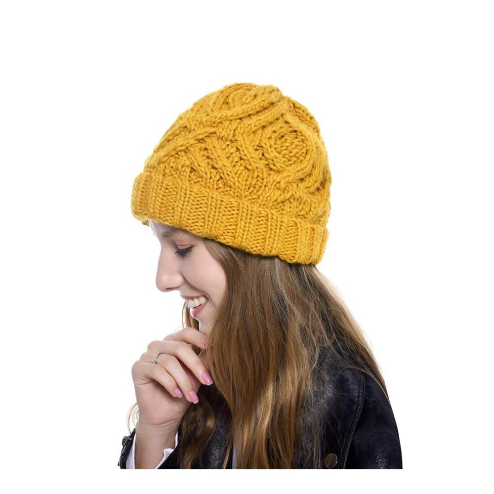 Behalte den Winter im Griff mit unserer hochwertigen Unisex Strickmütze! Perfekt gestrickt für Wärme und Stil. Holen Sie sich jetzt Ihre neue Lieblingsmütze für Herren und Damen