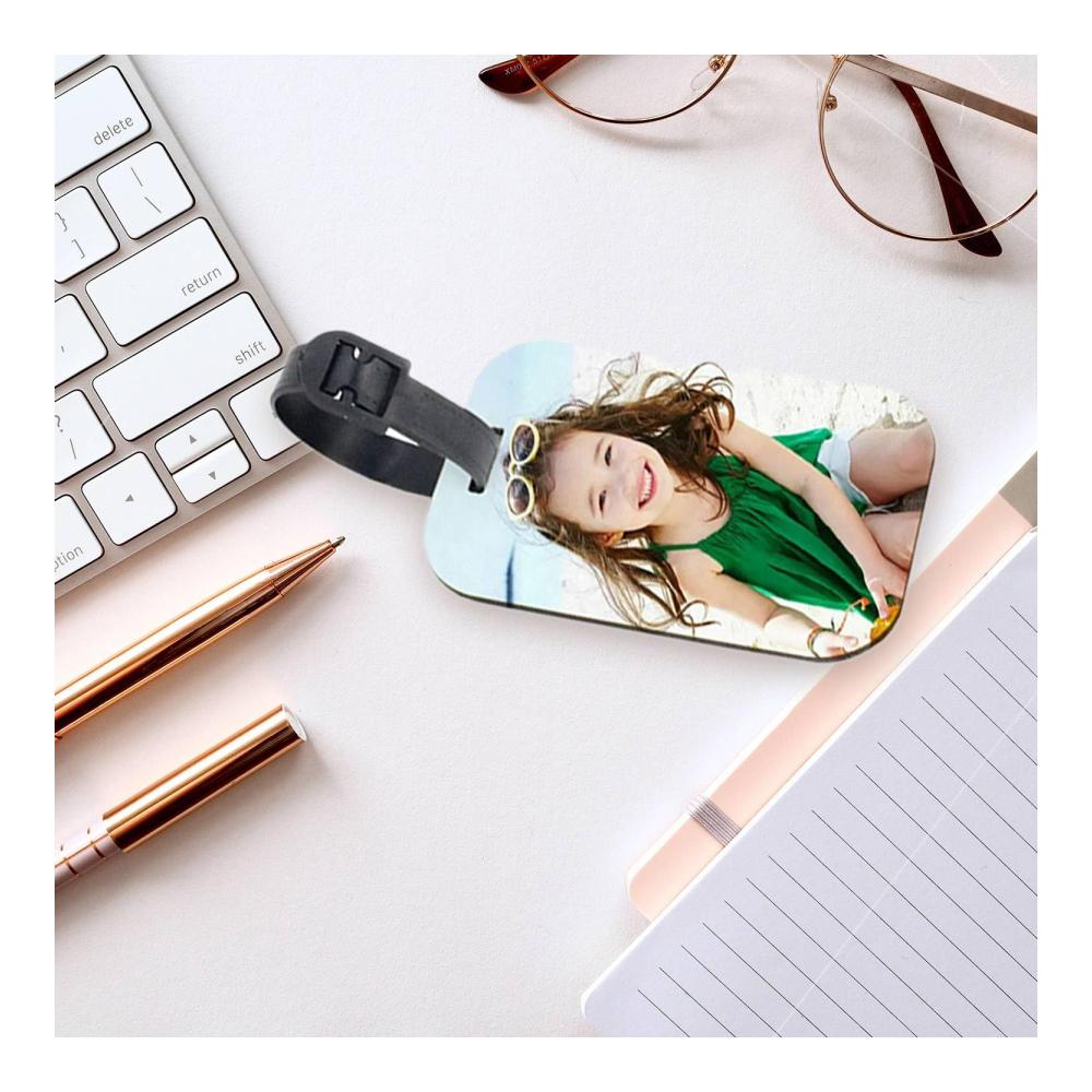 Entdecken Sie die Vielseitigkeit mit unseren 10 leeren Sublimations-Kofferanhängern! Weiße Reisetaschenanhänger mit Riemen für personalisierte Etiketten auf beiden Seiten. Ein Must-Have
