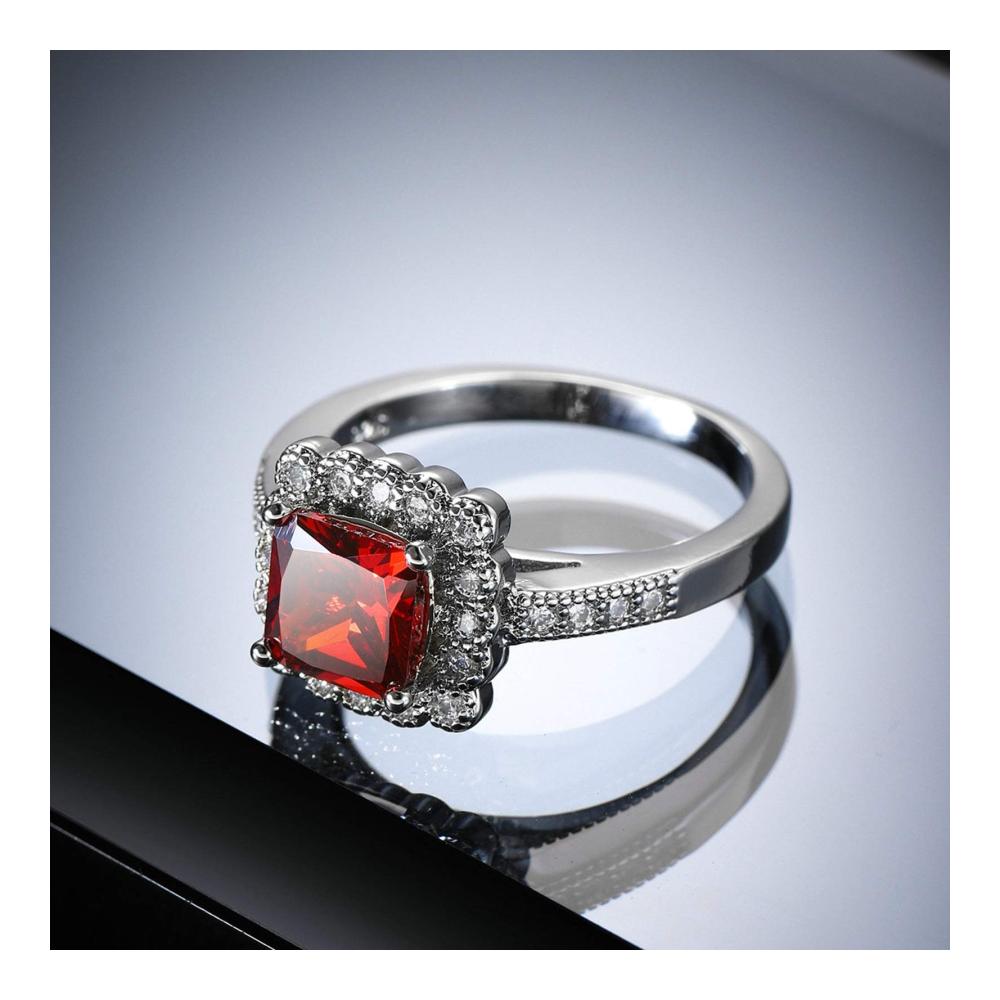 Brillante Verlobungsringe Edle Eleganz in 14K Weißgold mit Rubin. Hochwertige Partnerschaftsringe mit Moissanit für stilvolle Akzente. Jetzt in verschiedenen Größen erhältlich