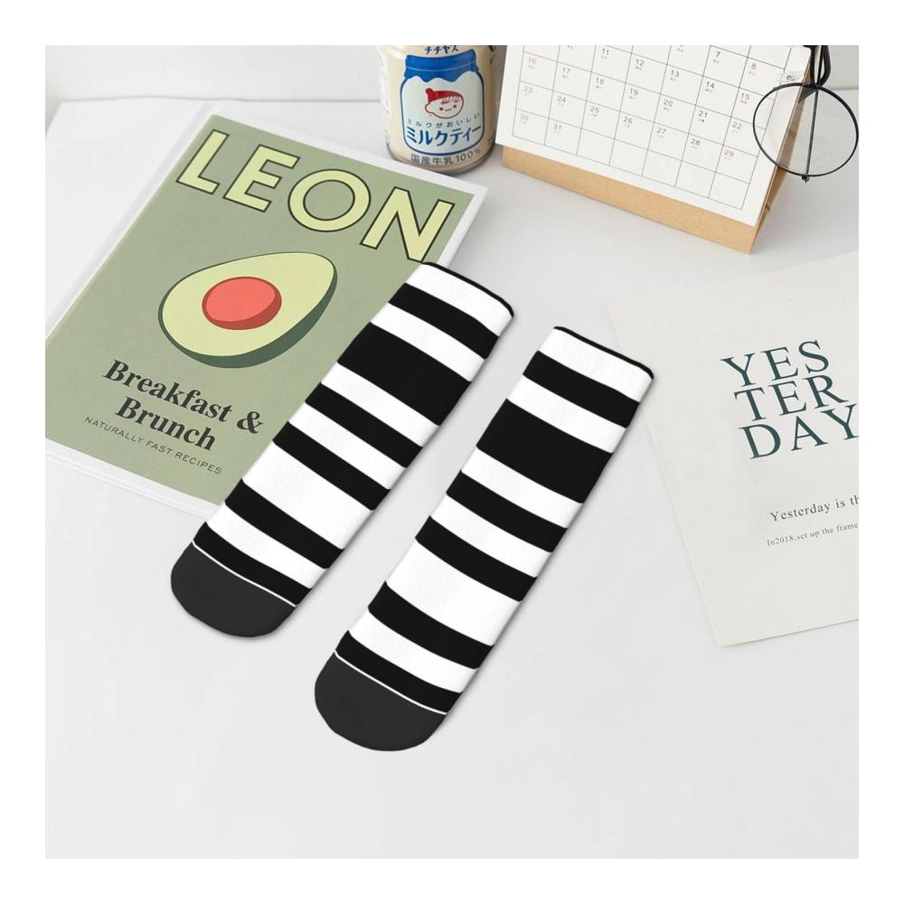 Knöchelhohe Socken Gemütliche und modische Socken für Damen und Herren mit Streifenmuster in Schwarz und Weiß