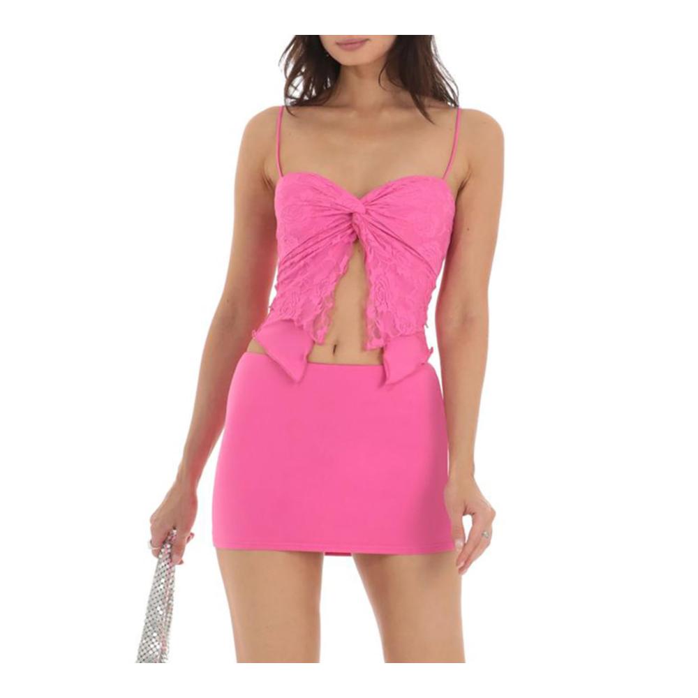 Verführerische Rock & Blazer Kombination für Damen Rosarotes Zweiteiliges Set mit Spitzen-Cami ärmellosem Blazer und Mini-Rock. Perfektes Urlaubsoutfit