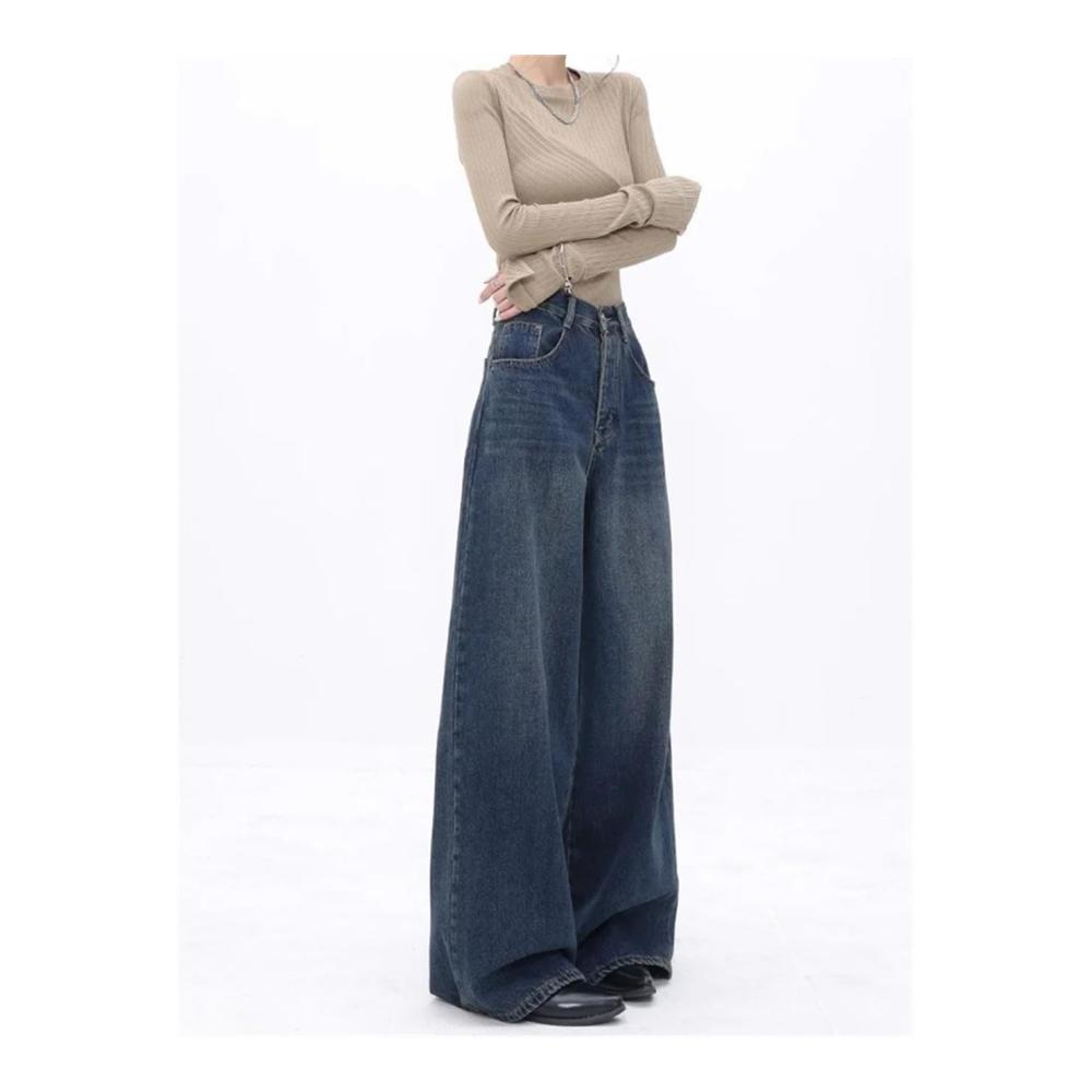 Entdecke den zeitlosen Stil Weite Damen Jeanshosen in Blau mit hoher Taille für den Vintage-Look. Lässige gerade geschnittene Denim-Hose in voller Länge