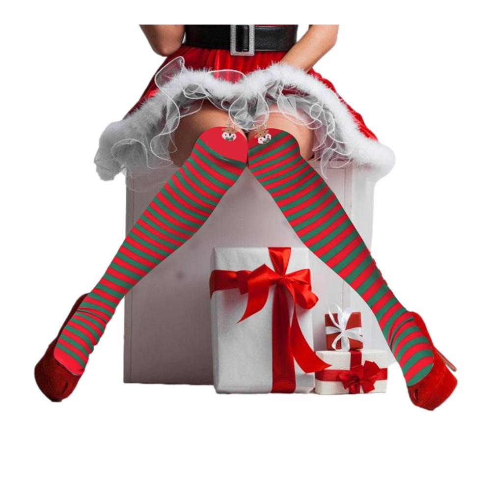 Grüne Socken und Bestickte Weihnachtspuppe